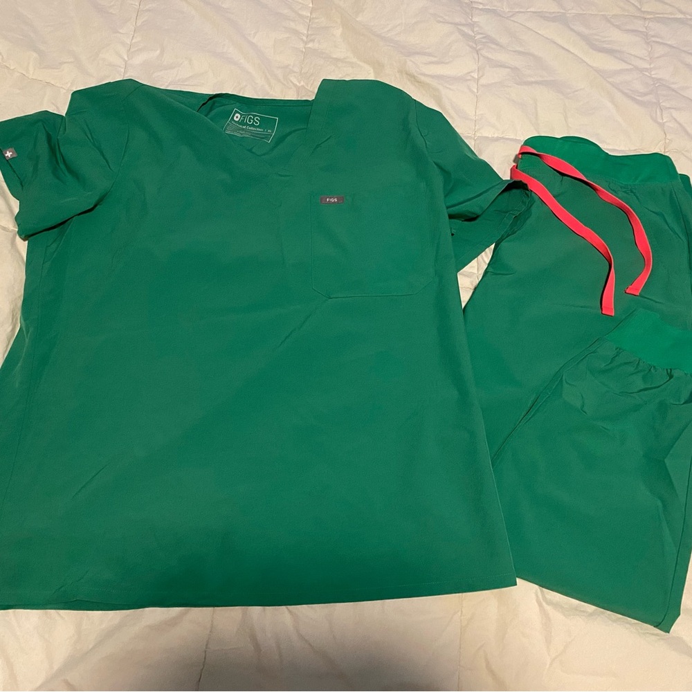 Figs Kelly Green Scrub Set